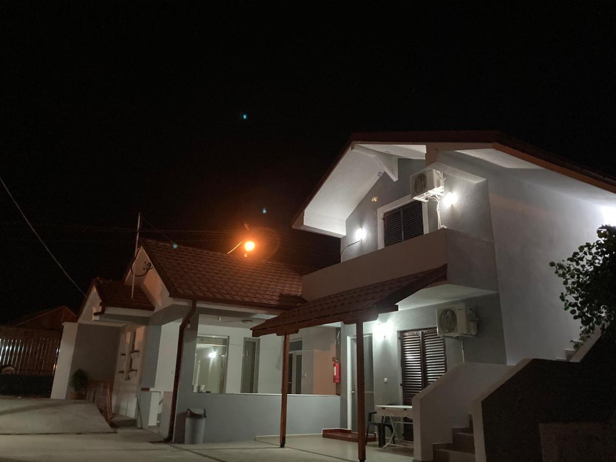 Tiki Apartments Gevgelija Exterior photo